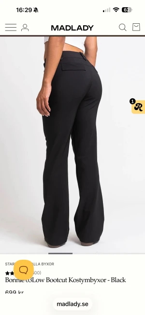 Svarta bootcut kostymbyxor Madlady - Svarta kostymbyxor med bootcut passform från Madlady. Det är i storlek ”tall”