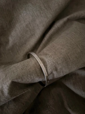 Handgjort Stål armband  - Tjena! Säljer ett handgjort stålarmband som jag köpte av en kille från Göteborg. Knappt användt. 