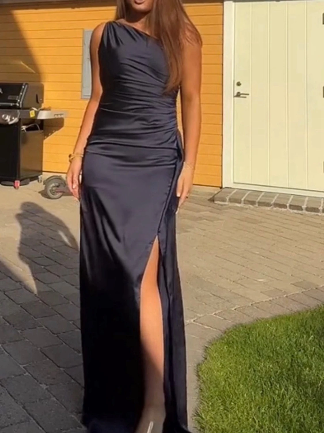 Marinblå långklänning med slits - 1