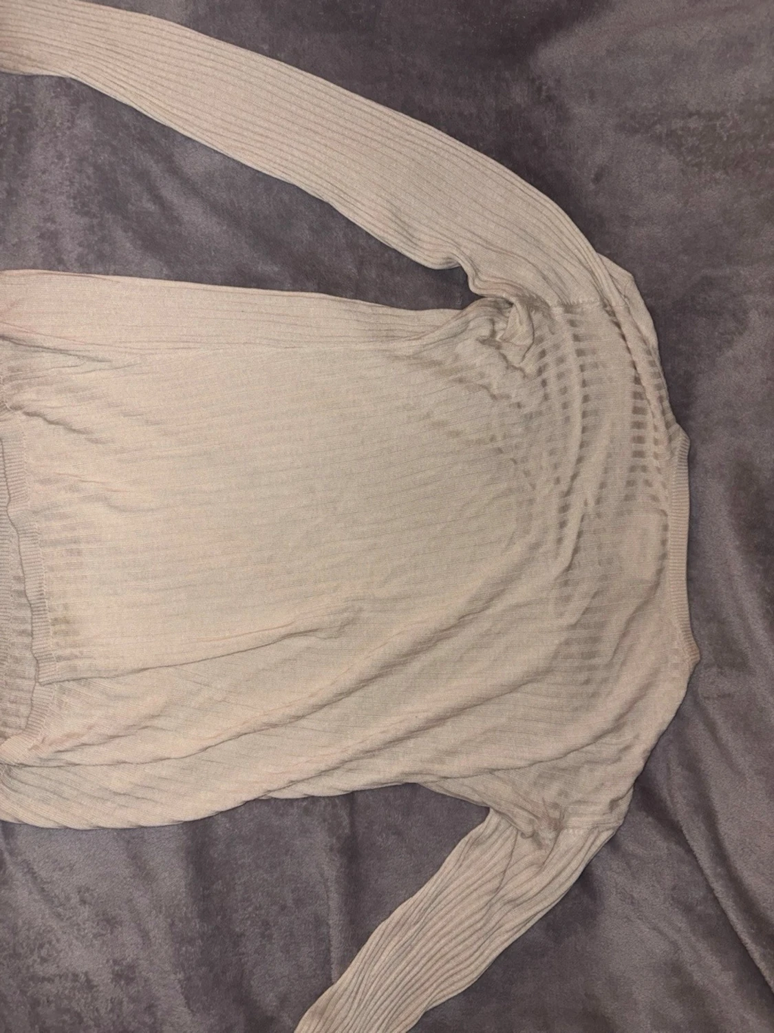 Beige ribbstickad tröja