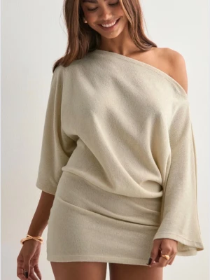 Poncho klänning - Säljer denna slutsålda klänningen från Nelly! Endast testad