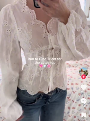 Blus Gina tricot - Säljer nu denna populära blus från Gina! Helt slutsåld i butik och på hemsidan. Prislapp kvar. Strl xs 