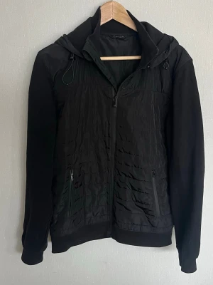 Massimo dutti cardigan - Fint skick, storlek M | modellen är 185 cm lång och väger ca 78 kg. 