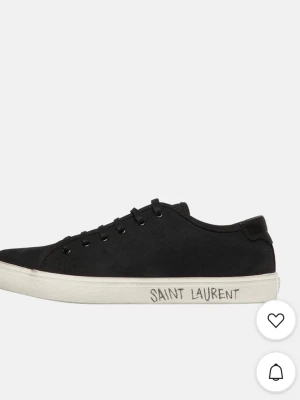  Saint Laurent sneakers - Säljer nu helt nya saint Laurent skor från en leverantör skorna är helt nya pch kommer med box och kvitto och allt som om det vore från ysl egna hemsida. Nypris på skorna 7000kr pris kan diskuteras vid seriös köpare kom med bud 👍