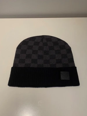 Svart grå mössa - Snygg fett mössa