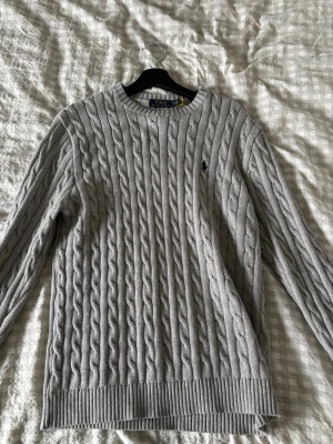 Ralph Lauren Tröja - Ralph Lauren Tröja, Använt 2 gånger. Storlek S. Fraktar och möts upp