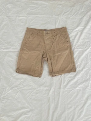 Shorts - Beiga shorts. Storlek S.