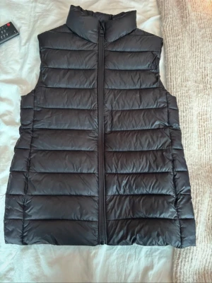 Väst - Använd fåtal gånger, nu skick