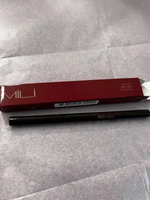 Ny läppenna - Helt ny lipliner från mili cosmetics i färger red sky, kostar 125 på deras hemsida.