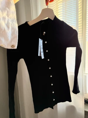 Långärmad topp - Ny med lappar 