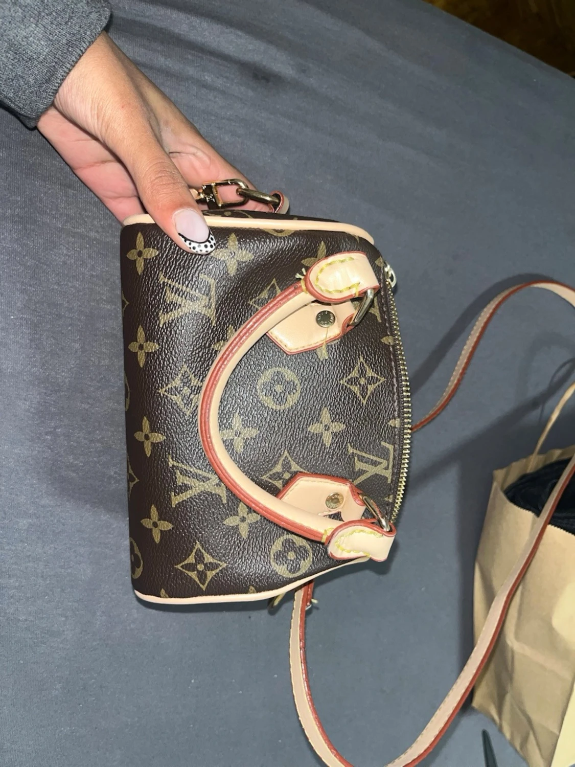 Louis Vuitton Monogram Mini Handväska fake! - 3