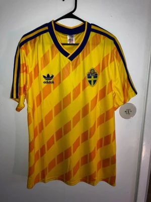 Sverige 1990 tröja - DM för fler bilder och frågor