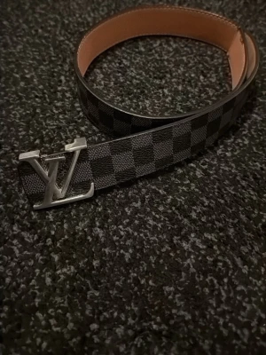 Fint bälte - Snyggt bälte som är 82cm långt.
