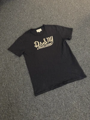 Denim&supply rhalp lauren t-shirt - En fet Denim&supply rhalp lauren t-shirt som är i super skick. Fråga vid funderingar 