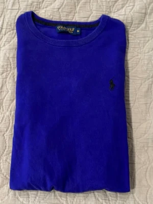 Ralph Lauren - Ralph lauren stickad tröja (blå/lila) || riktigt fet och sällsynt färg || den är riktigt bra skick, 8/10 || Stl M || hör av er vid frågor eller intresse || mvh M12closet 🔹🔝