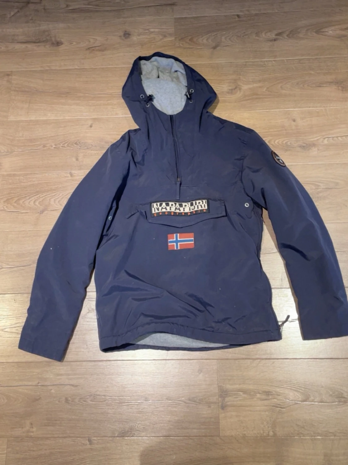 Mörkblå vindjacka från Napapijri