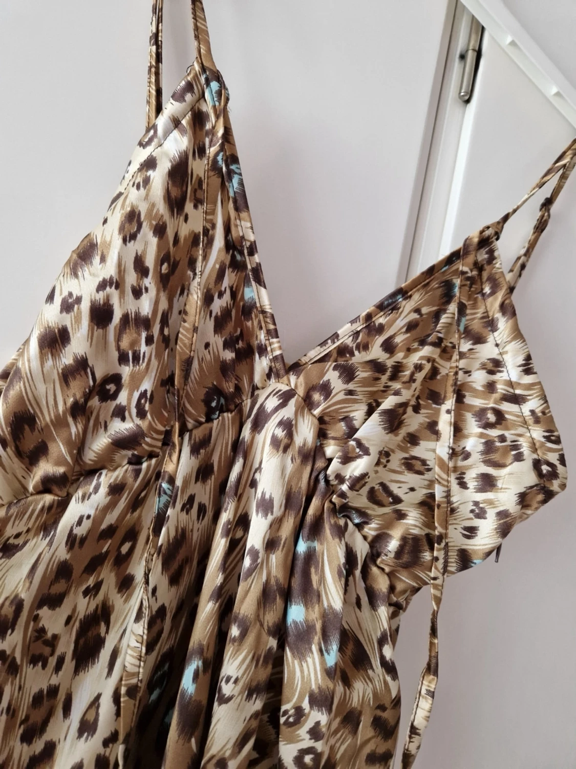 Leopardmönstrad satin klänning - 1