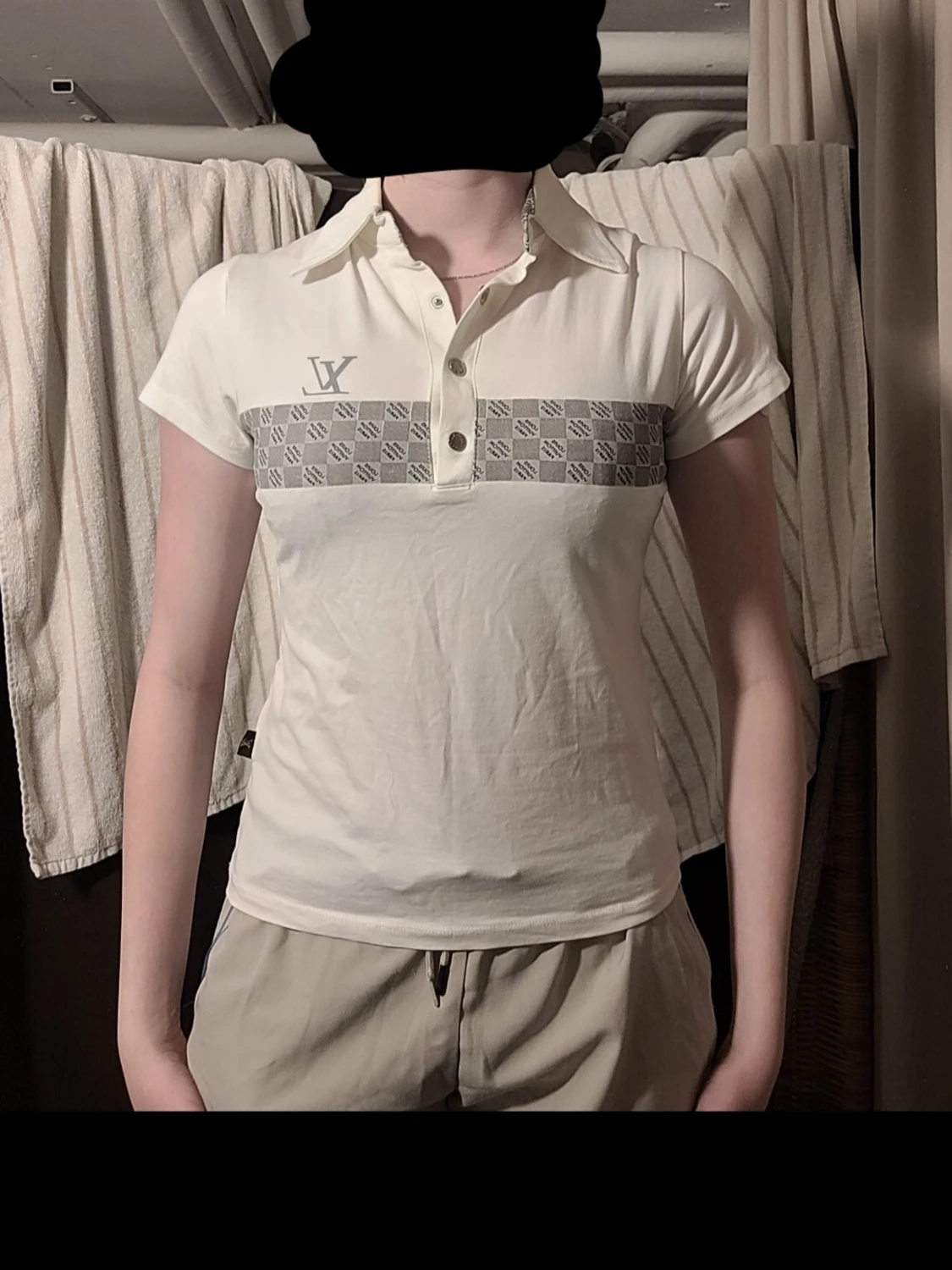 Vit piké t-shirt med mönster