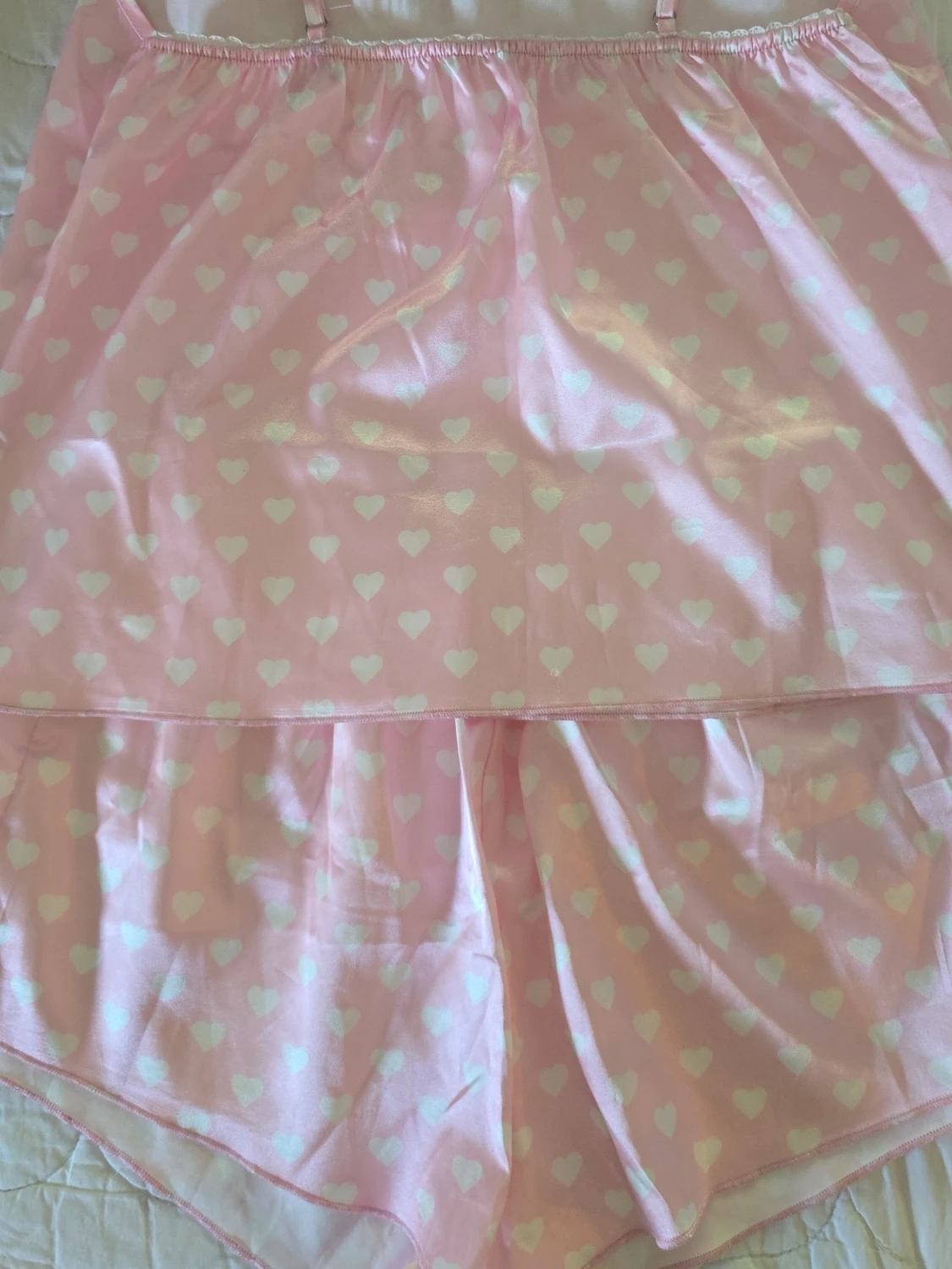 Rosa pyjamasset med hjärtmönster
