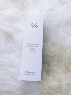 Ny Dr Ceuracle Hyal Reyouth Oil Drop Mist (ord 399kr) - Ny oöppnad förpackning 🌸Fräsch face mist från Dr.Ceuracle, Hyal Reyouth Oil Drop Ger återfuktad, glowig hud och har anti-age egenskaper. Perfekt för att boosta huden med fukt under dagen. Fillsuu