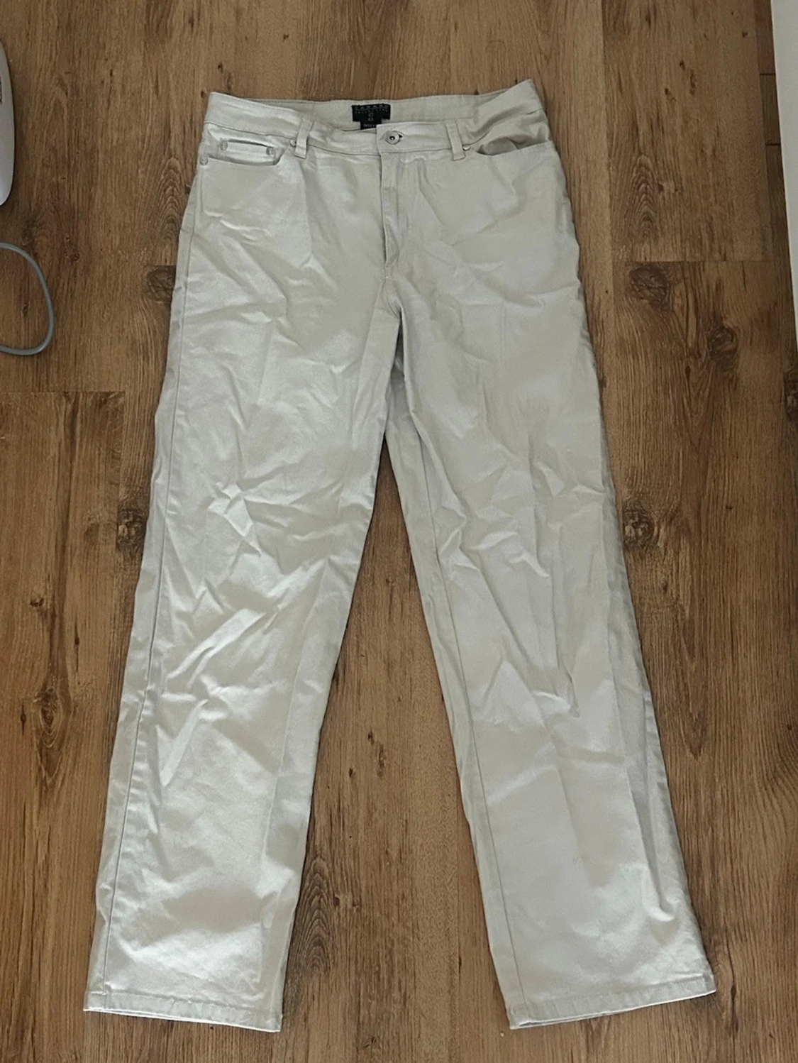 Ljusbeiga raka jeans med strass - 1