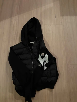 Moncler cardigan  - Minglet cardigan, som ny. Går att scanna 