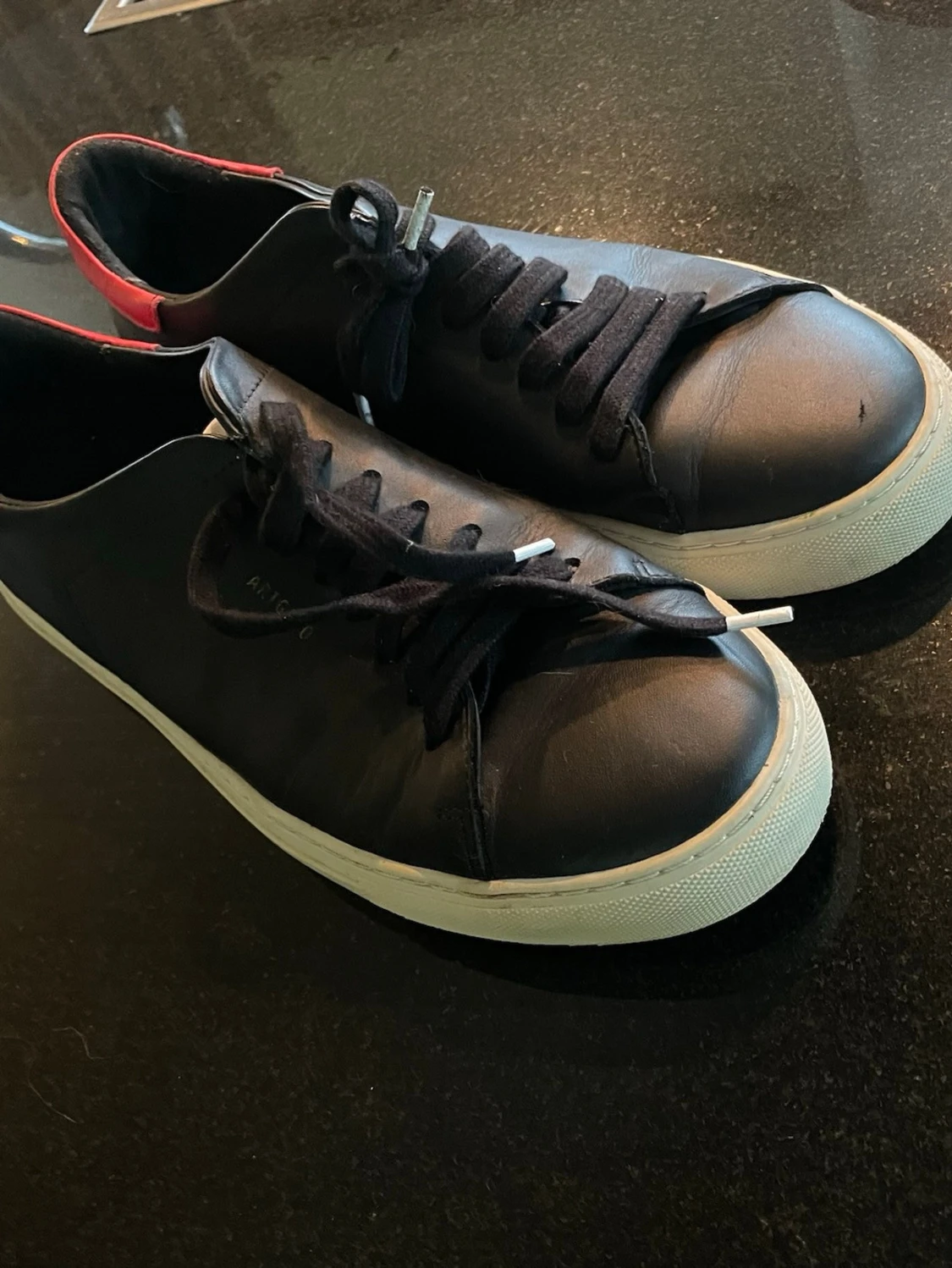 Svarta sneakers från argato