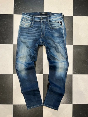 Replay Anbass W32 - Sjukt snygga jeans från Replay i modellen Anbass. Storlek W32 L32 