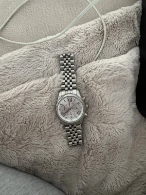 Michel kors klocka  - Säljer en jättefin klocka från Michel kors 