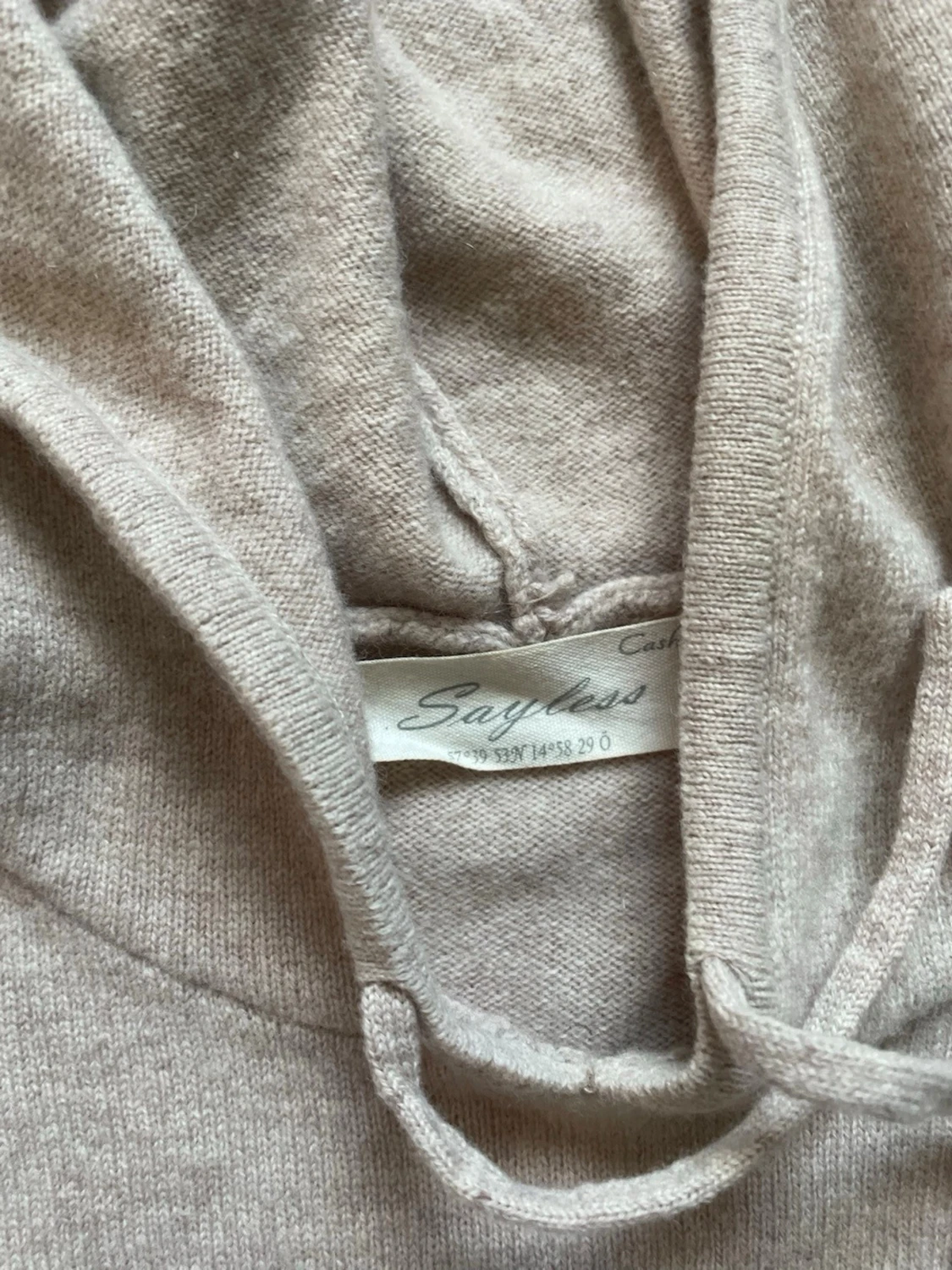 Beige cashmere hoodie från Sayles - 1