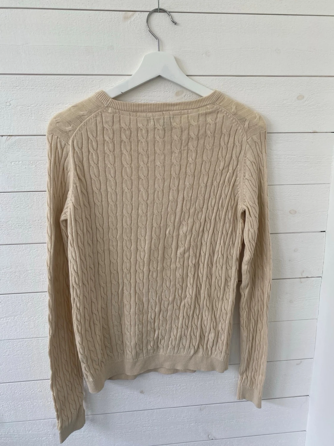 Beige kabelstickad tröja - 2