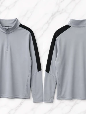 Grå sporttröja Nike  - Snygg grå långärmad sporttröja med svarta paneler längs axlar och ärmar. Tröjan har halv dragkedja framtill och hög krage. Perfekt för träning eller chill dagar. Tillverkad i ett mjukt och stretchigt funktionsmaterial.