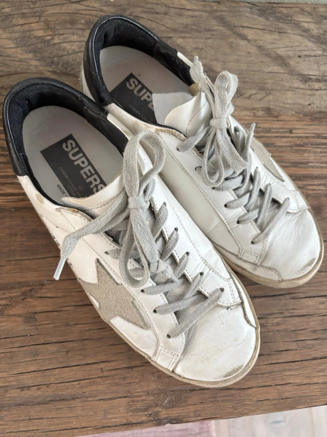 Golden Goose i modellen Superstar vita sneakers med stjärna