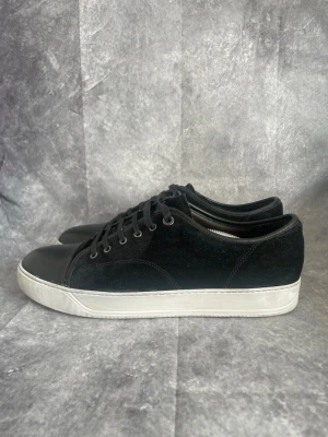 Lanvin Cap Toe  - Lanvin skor | size: 45 (uk 11) | skick: 7,4/10 | färg: svart | tveka inte på höra av dig! | mvh MD Closet 🫡 