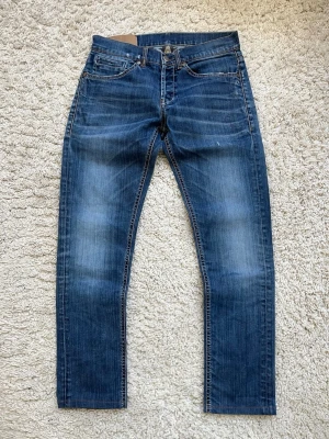 Blå tvättade Dondup George jeans - Blå tvättade Dondup George jeans Inga defekter Storlek 32 men sitter som 29 ungefär Hör av er vid frågor!🙌