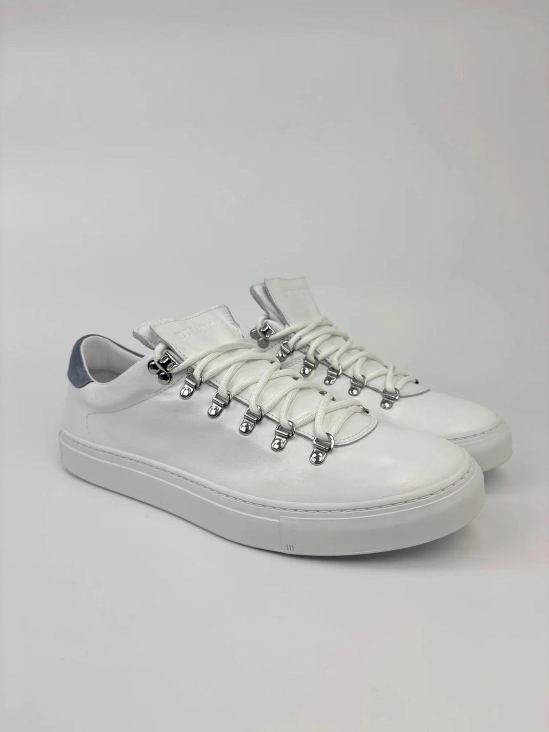 Vita Diemme sneakers med metallhål och mockadetalj - 1
