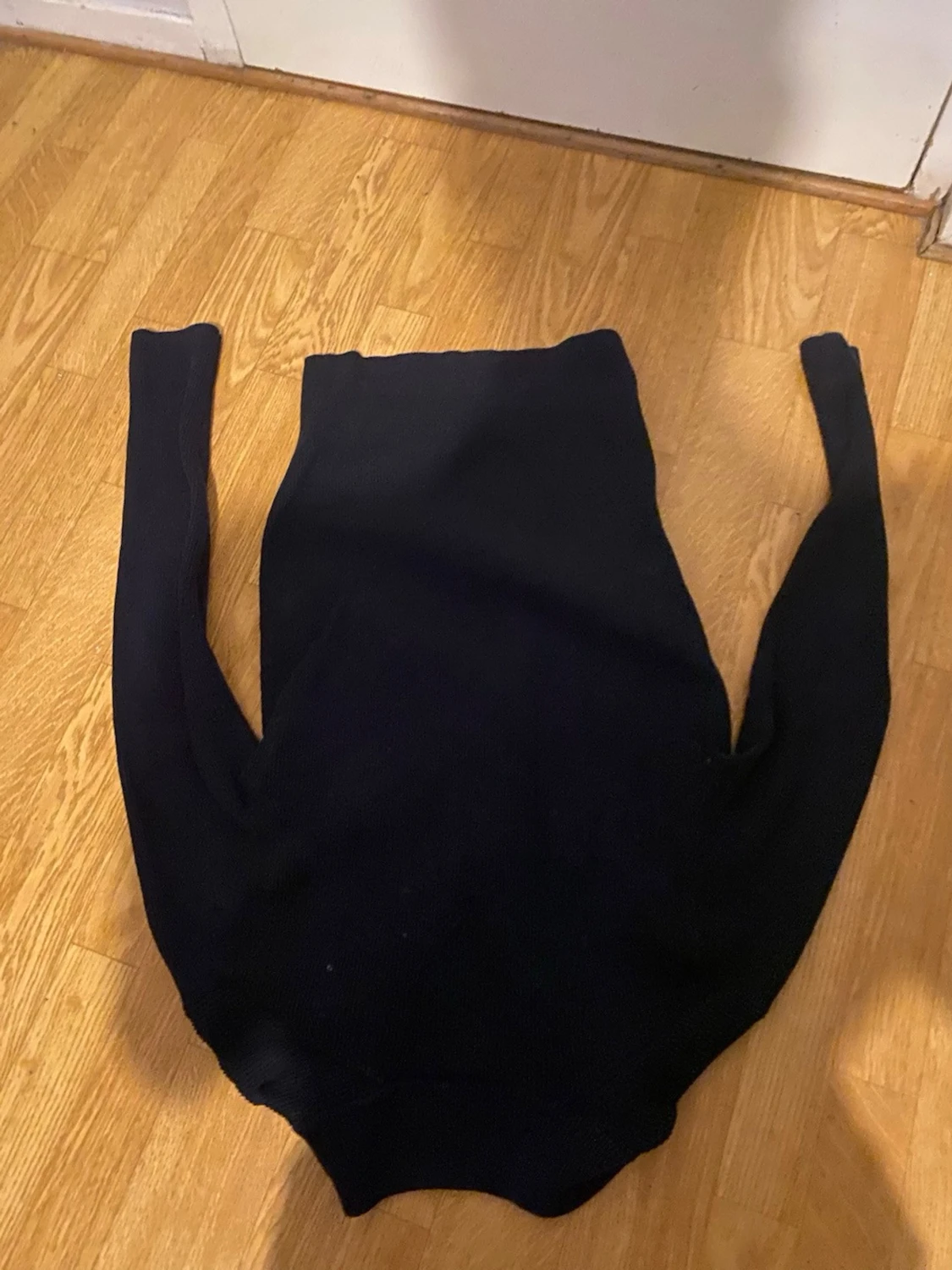 Svart stickad tröja med halv dragkedja - 1