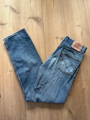 Levi's 550 Jeans - Klassiska Levi's 550 Jeans, lite mer avslappnad form. Storlek: W31 L34