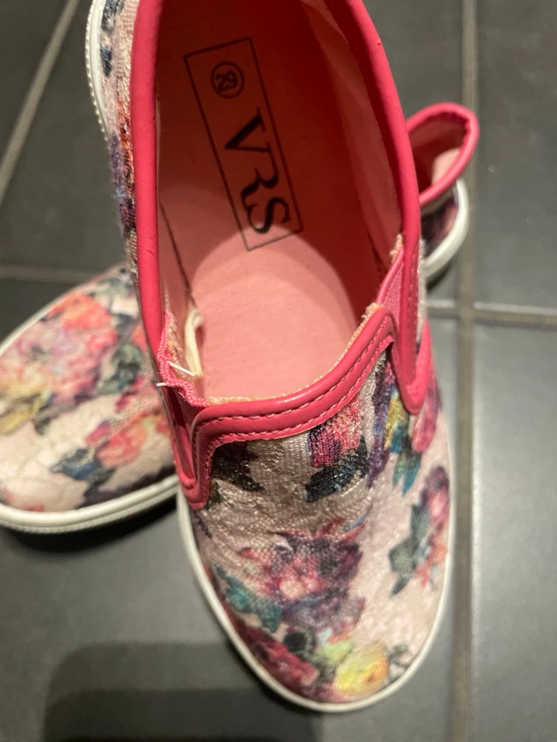 Blommiga slip-on sneakers från VRS - 1