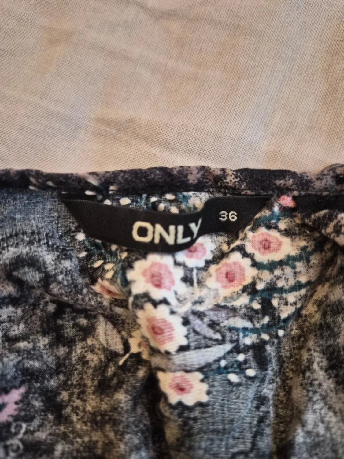 Blommig topp från ONLY - 1