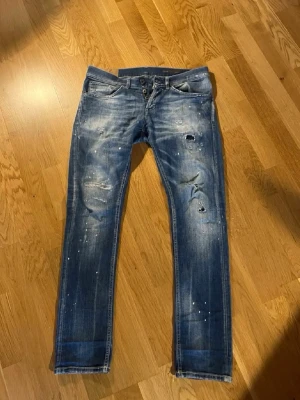 Dondup George 30 - Dondup George jeans. Storlek 30/30. Fint skick. Skriv om minsta fundering!