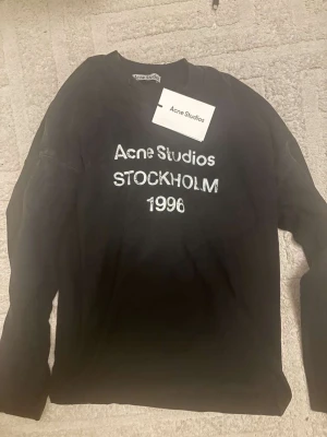 Acne tröja - Helt ny acne tshirt tröja storlek S, alltid 1-3 dagars leveranstid