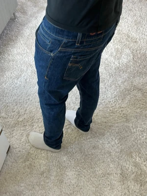 Dondup George jeans - Dondup Jeans | skick 9/10 | Storlek 35| Pris - 699kr | Modellen är ca 180cm lång | passar dig runt 178-188 | Hör av dig vid minsta fråga eller fundering!!