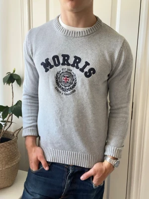 Morris tröja stickad  - Morris tröja stickad, Inga defekter! Modellen i bilderna är 180 cm 75 kg och bär Storlek S , Kom med frågor! 🌟 (Kan gå ned i pris vid köp av paket 😉) 