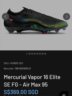 Nike Mercurial fotbollsskor svart/guld - Säljer ett par Nike Mercurial fotbollsskor i svart med guldiga detaljer och rosa Nike-logga. Skorna har snörning och en modern, aerodynamisk form. Sulan är i skimrande rosa och guld med fasta dobbar för bra grepp på planen. Perfekta för dig som vill sticka ut på matchen.