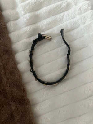 Valentino armband  - Säljer detta Valentino armband. Nypris 3050. Säljer för 450kr 