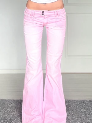 Jeans - Midjemätt: 36cm rakt över, innerbenslängd: 80cm 💗
