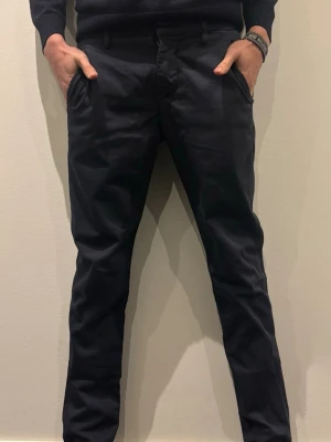 Dondup jeans - Ett par riktigt fräscha dondup jeans/chinos perfekta för upp klädnads tillfällen⭐️