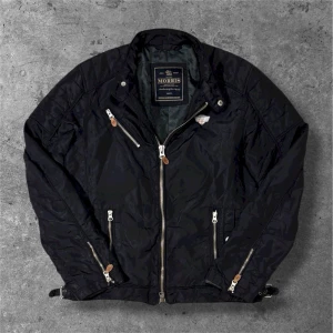 Morris jacka - Säljer denna feta jackan från Morris | storlek S | skick: 9/10, riktigt bra skick | Hör av er vid frågor, pris kan diskuteras vid snabb affär 🙌 