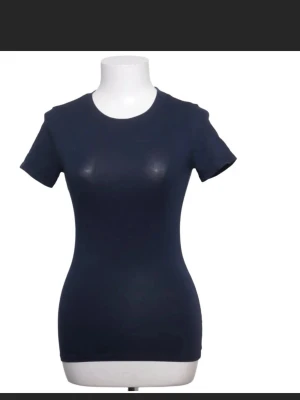 Intimissimi t-shirt - Mörkblå genomskinlig t-shirt från Intimissimi. Enbart testad💕